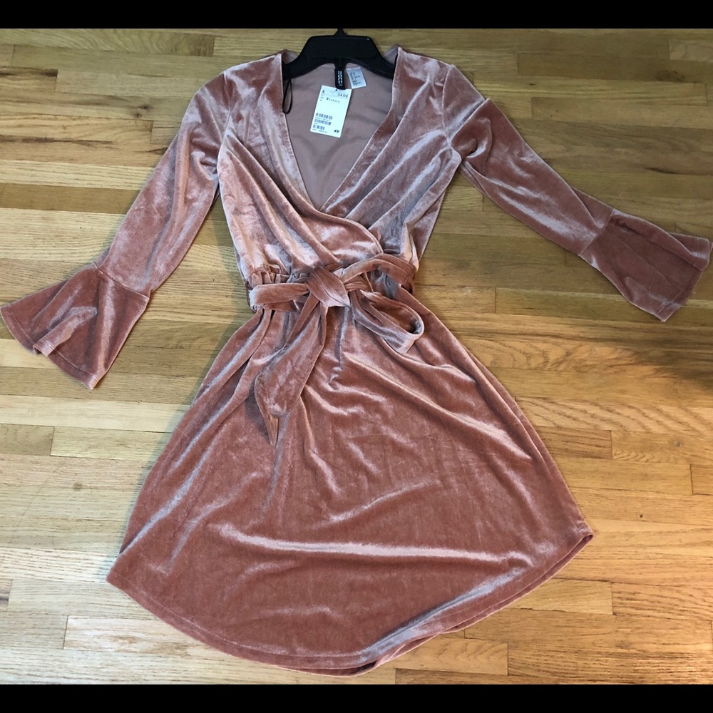 Velvet H&M’s party wear dress